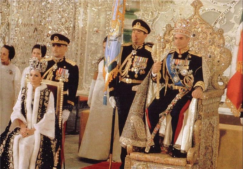 عکس، مردم پابوسِ شاه؛ محمدرضا دست بوسِ خارجی!