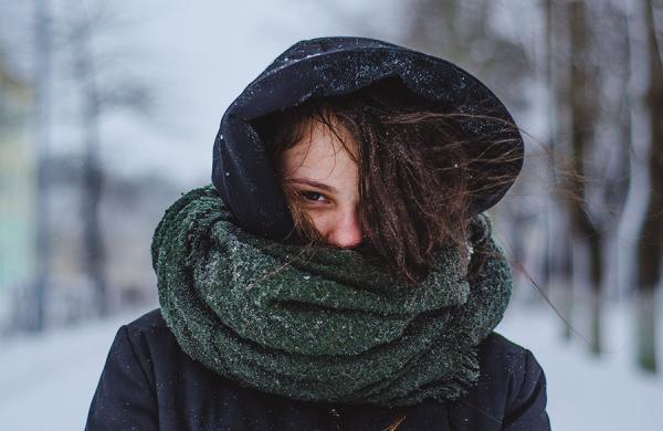 در هوای خیلی سرد چگونه لباس بپوشید تا کاملا گرم بمانید؟